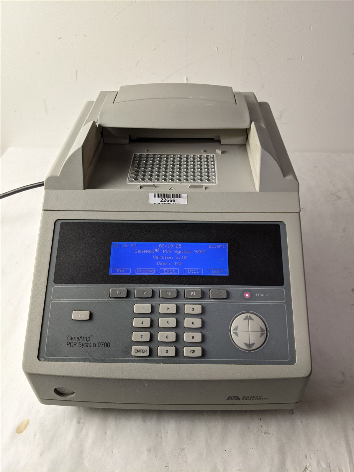 Applied Biosystems GeneAmp PCR System 9700 N8050200R Thermal Cycler System