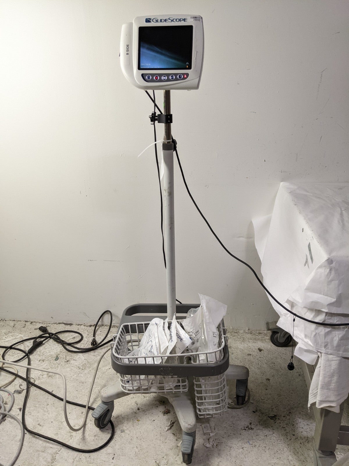 Verathon GlideScope 0570-0338 Video Monitor | AC Adapter & 0570-0307 Video Baton