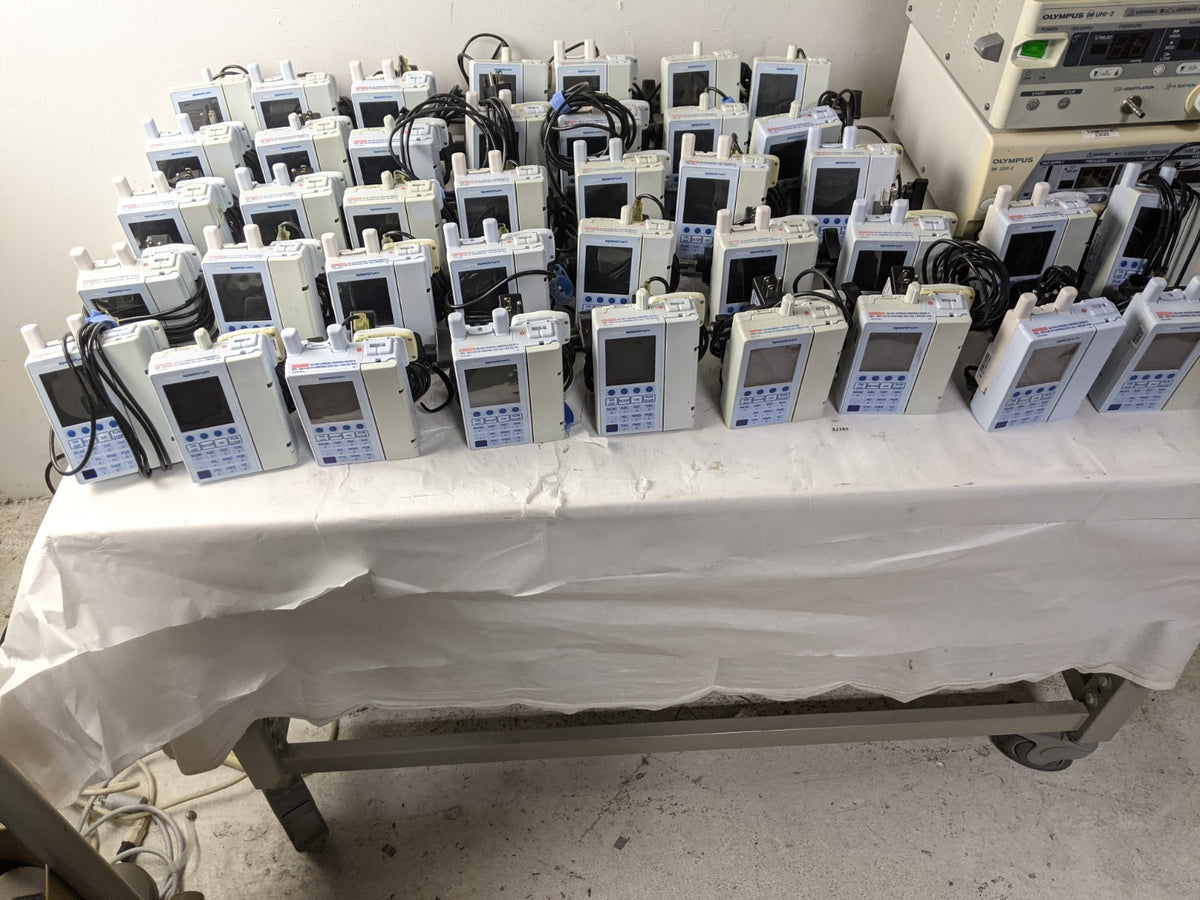 Lot of 40 Baxter Sigma Spectrum Infusion Pump w/ AC Adapter and Pole Clamp