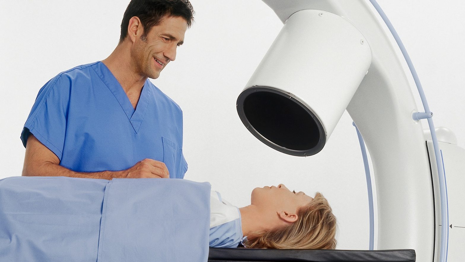 What is The Difference Between an Image Intensifier and a Flat Panel Detector?