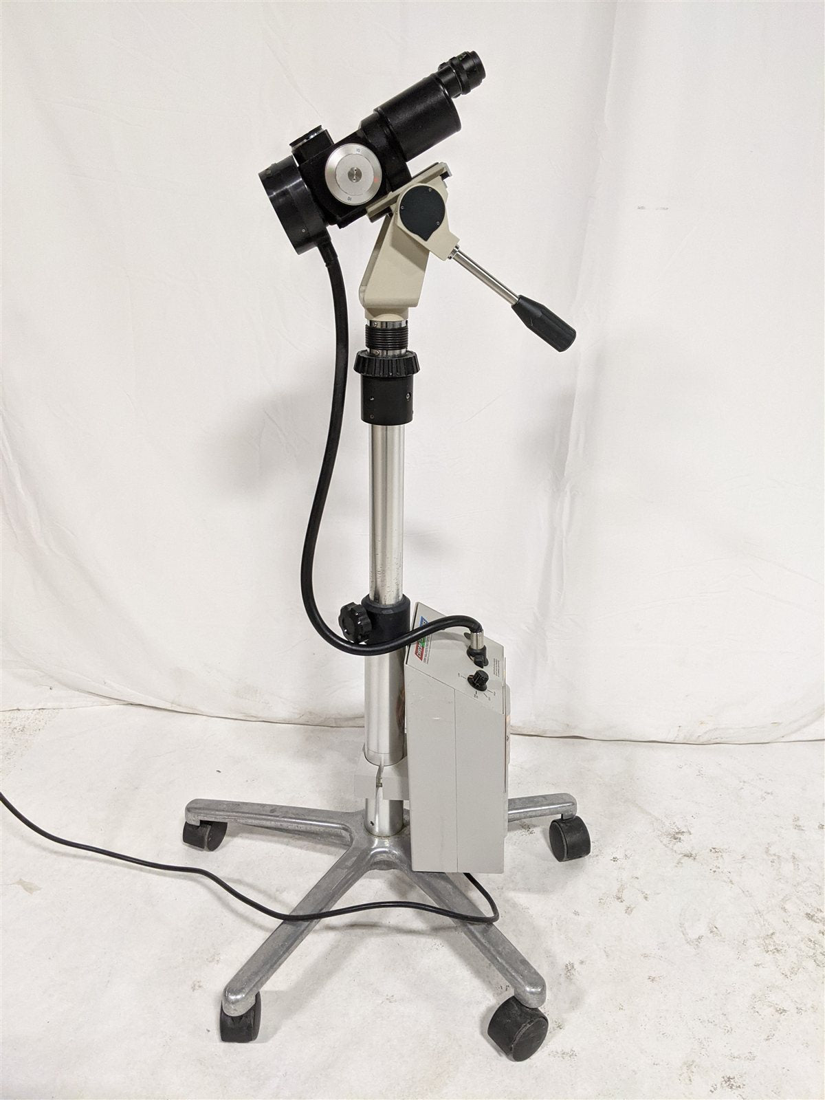 Circon Cryomedics No. 83751 Colposcope with 006031-501 150W Halogen Light Source