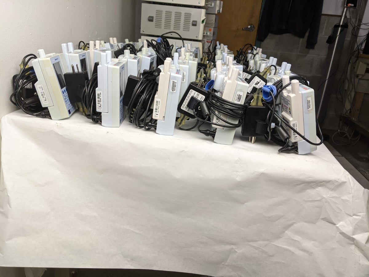 Lot of 40 Baxter Sigma Spectrum Infusion Pump w/ AC Adapter and Pole Clamp